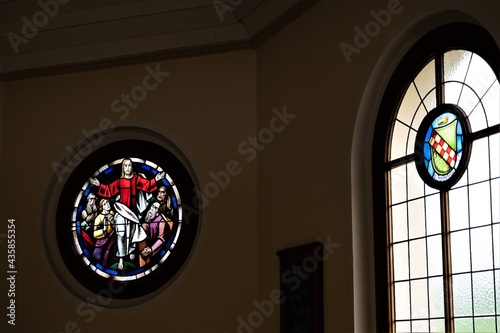 Bleiglasfenster - Ein Zeugnis großer Handwerkskunst in der Nikolaus Kapelle von Dörflas , der kleinsten Kirche Mitteldeutschlands  photo