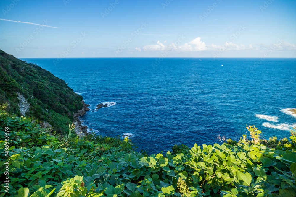 日本海の崖