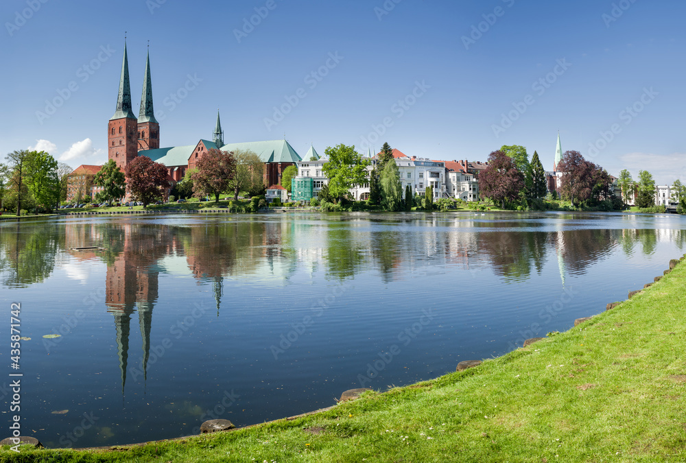 Panorama Südansicht Hansestadt Lübeck sonnig entzerrt