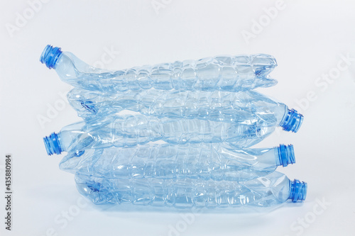 Zgniecione butelki plastikowe na wodę © Jan