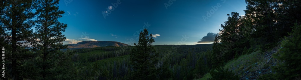 Obraz premium sunset in the mountains