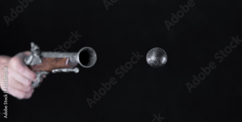 Принти на полотні flying ancient bullet, antique cannonball