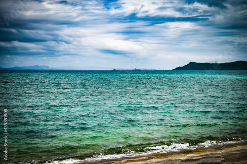 沖縄の城址と海と空を眺める © C.Y.やまざきちよこ