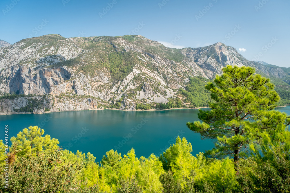 Obraz premium Dam lake in Green Canyon. Beatiful View to Taurus Mountains and turquoise water. Coniferous forest with bright green pine trees. Manavgat, Turkey