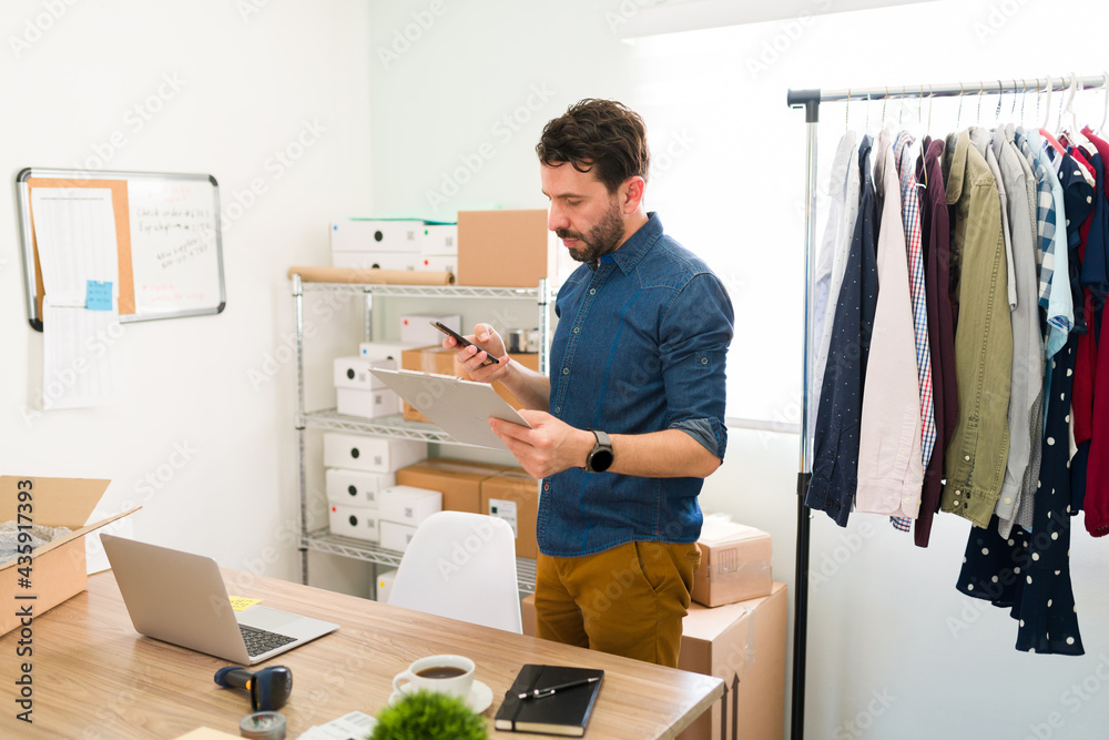 Checking the online orders with the sales report Checking the online orders with the sales report