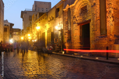 Foto Islamic Cairo at night - A view from Khan el-Khalili and al-Muizz street in the