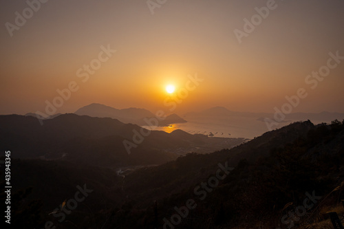 瀬戸内海 鷲ヶ頭山からの夕日（愛媛県今治市大三島）