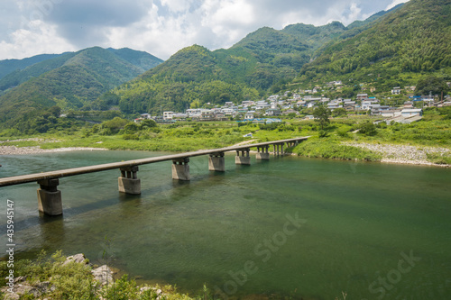 片岡（かたおか）沈下橋（高知県仁淀川）