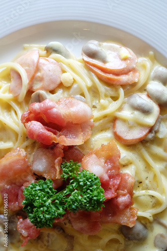spaghetti carbonara  with bacon (3)