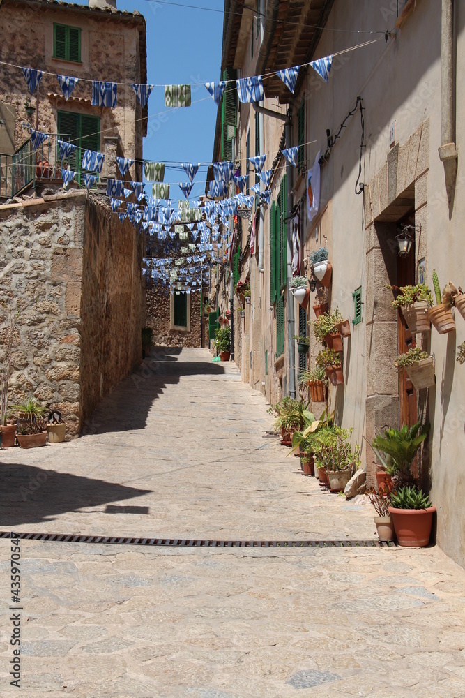 Fototapeta little alleys in mallorca