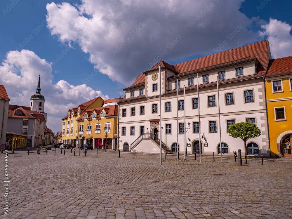 Marktplatz mit Rathaus in Hoyerswerda in Sachsen