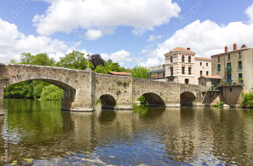 Le pont de la Vallée à Clisson qui passe au dessus de la Sèvre Nantaise 