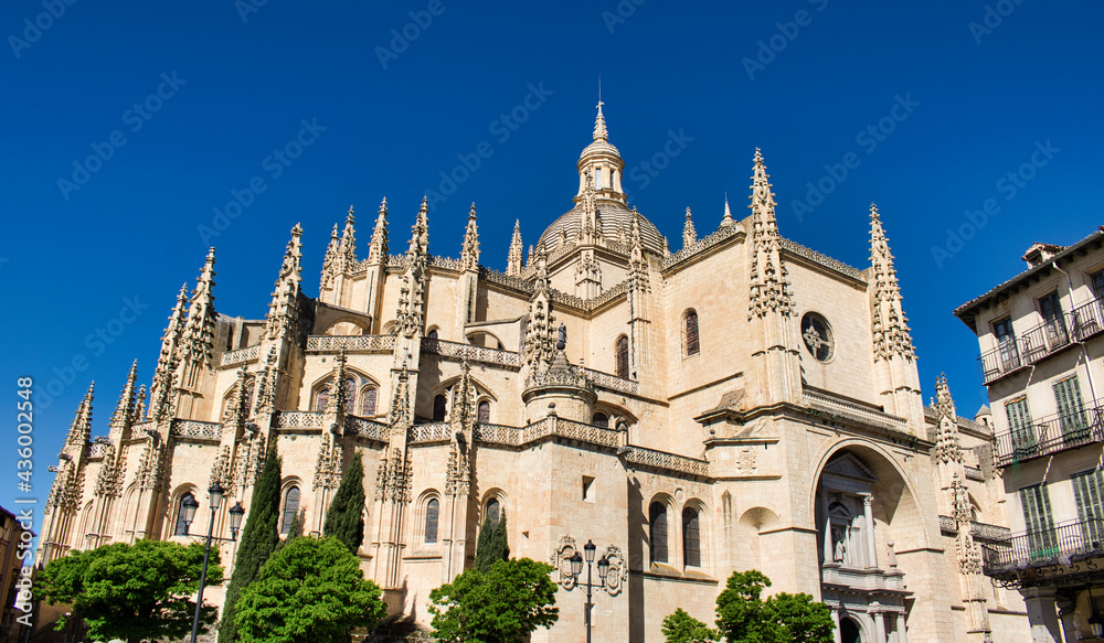 Catedral de Segovia, España, de estilo arquitectónico gótico tardio del siglo XVI Catedral de Segovia, España, de estilo arquitectónico gótico tardio del siglo XVI