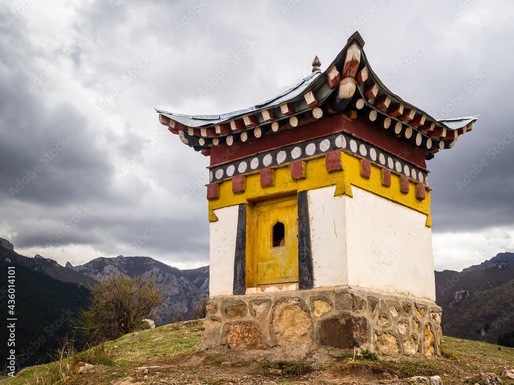 Fototapeta premium View of the Langmusi buddhist temples in Gansu