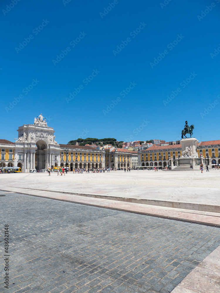 Trading square, Praça do Comercio, triumphal arch Arco da Rua Augusta with Justice Miniterium, equestrian statue of King Jose I, Baixa, Lisbon, Portugal