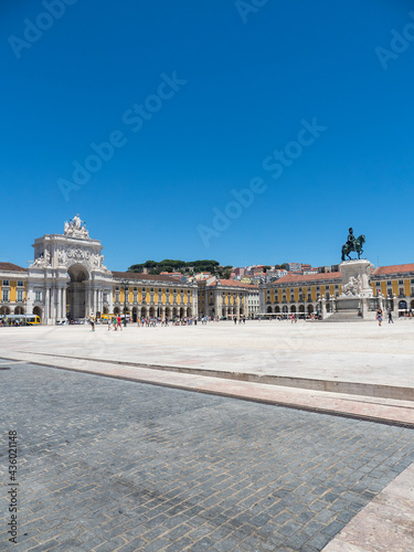 Trading square, Praça do Comercio, triumphal arch Arco da Rua Augusta with Justice Miniterium, equestrian statue of King Jose I, Baixa, Lisbon, Portugal