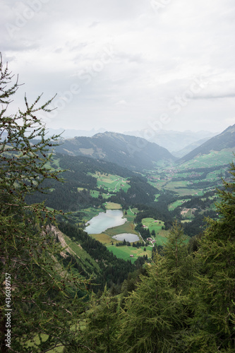 Lauenensee, Bern, Schweiz photo