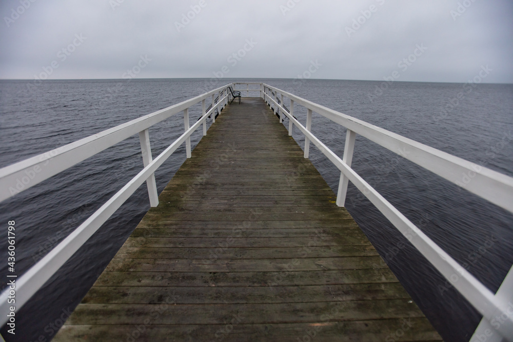 Obraz premium wooden pier on the sea 