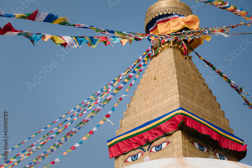 Banderas de colores en la Boudhanath Stupa en el valle de Kathmandu en Nepal photo