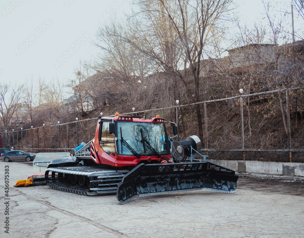 Snowcat ski tractor