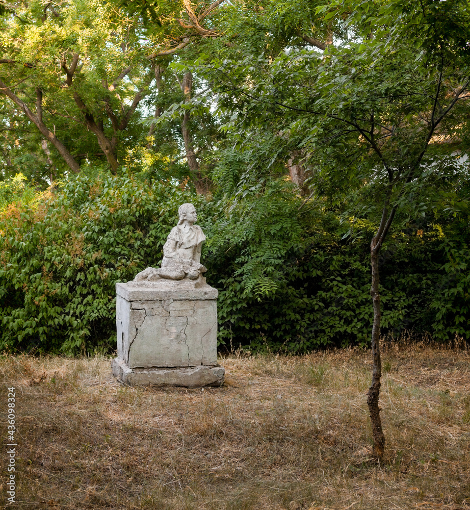 Obraz premium Old garden statue.