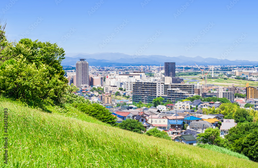 青空が広がる郊外の住宅地　東京