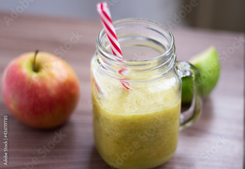 apple juice in glass with red and green apple healthy drink