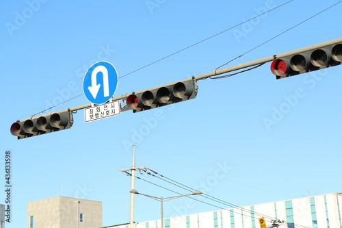 信号とＵターンの標識（韓国） photo