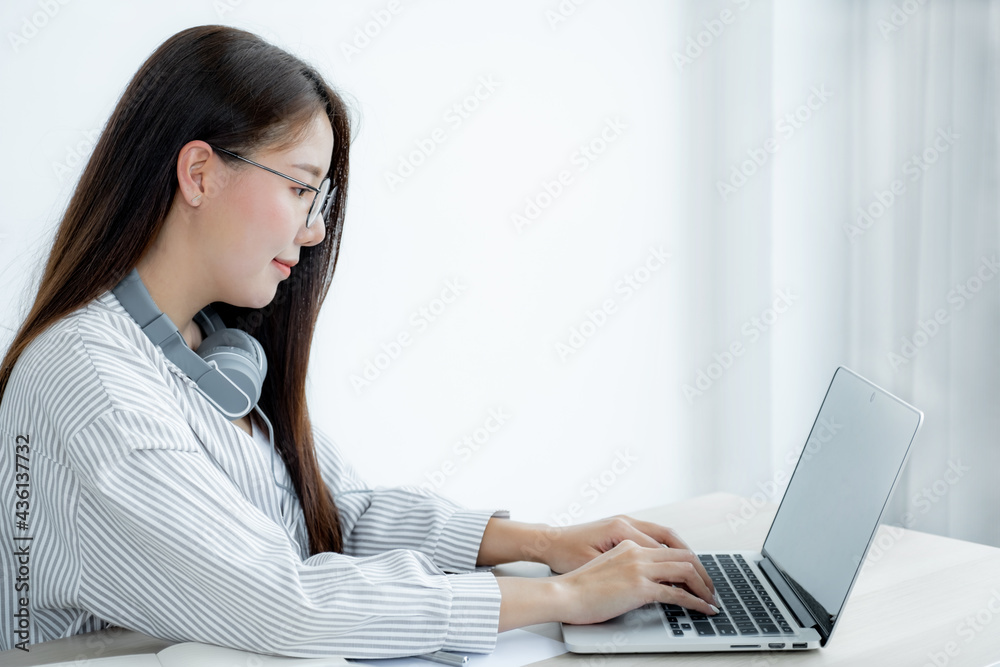 Young Asian teachers are teaching fun online from their home office, social distancing teaching concept during COVID virus diseases Young Asian teachers are teaching fun online from their home office, social distancing teaching concept during COVID virus diseases