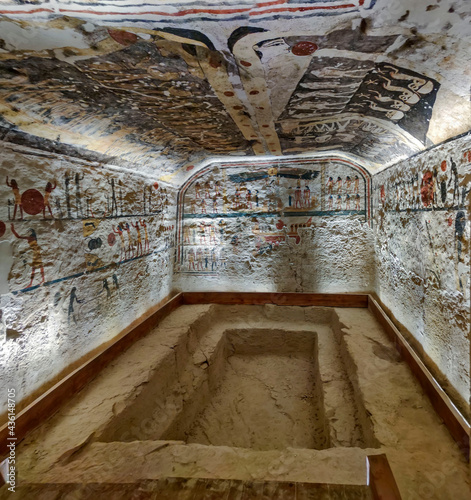 фотографія Inside the Egyptian Pharaoh tomb in the Valley of the Kings, Thebes, Luxor, Egyp