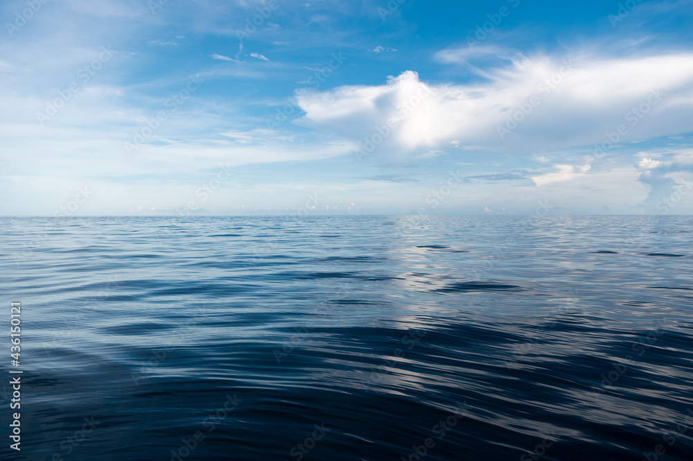 Obraz premium Calm Sea and Blue Sky Background.