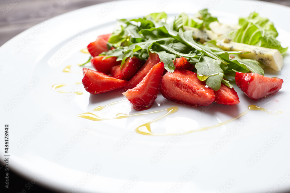 salad with strawberries and cheese