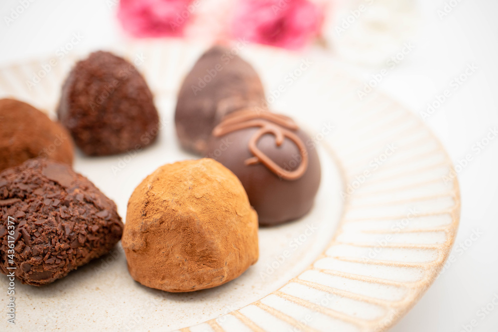 色々な種類のトリュフチョコレート 色々な種類のトリュフチョコレート