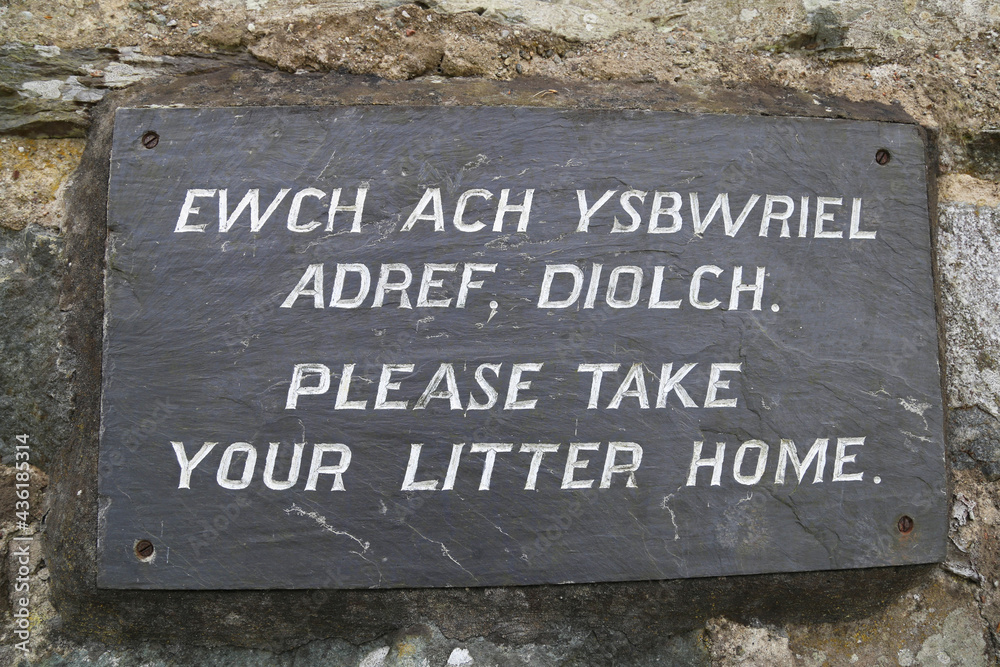 A bilingual Welsh anti litter sign in Gwynedd, Wales, UK. A bilingual Welsh anti litter sign in Gwynedd, Wales, UK.