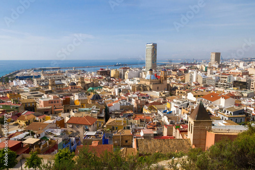 View of the city of Alicante from the climb to the castle © Siur