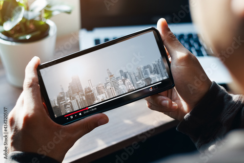 Fotografie Online movie streaming with smartphone