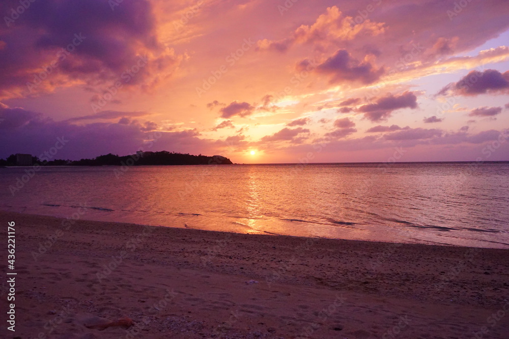 Koki beach at sunset in Okinawa, Japan - 幸喜ビーチの夕日 沖縄 日本
