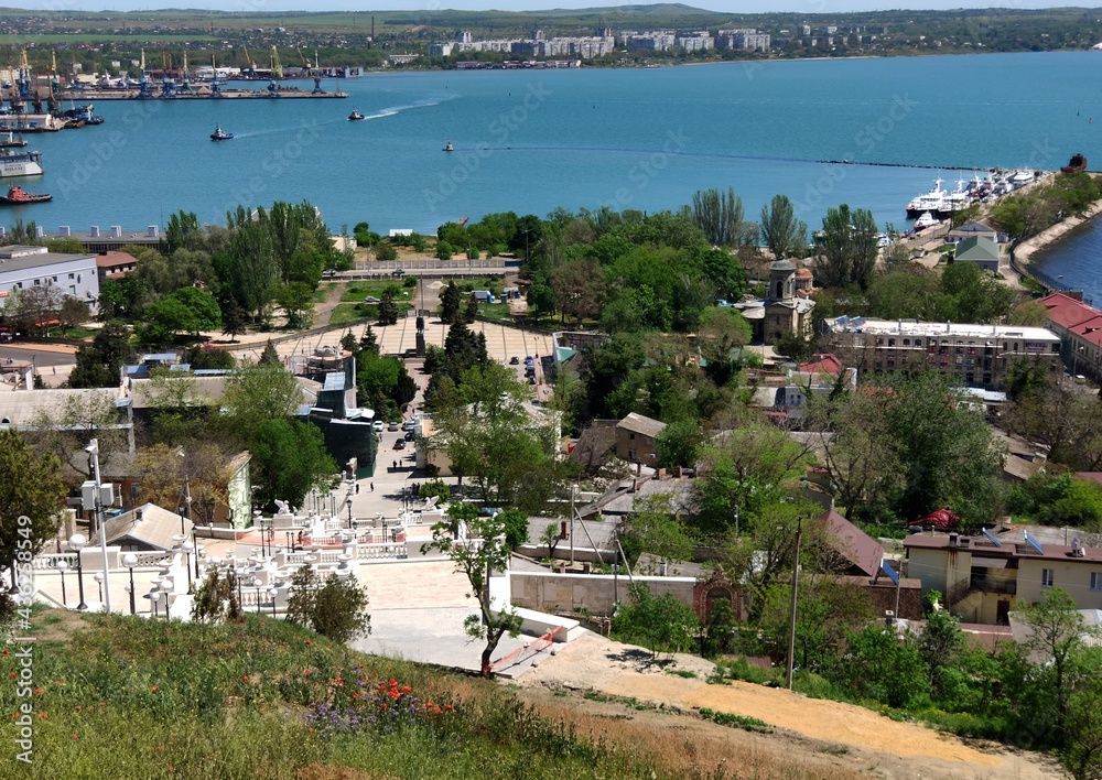 Obraz premium Crimean peninsula, city, Kerch, Mount Mithridates. The place where the Greeks founded one of the oldest cities in Europe - Panticopeia (752 BC). View of the Great Mithridatskaya Staircase, Kerchinsky