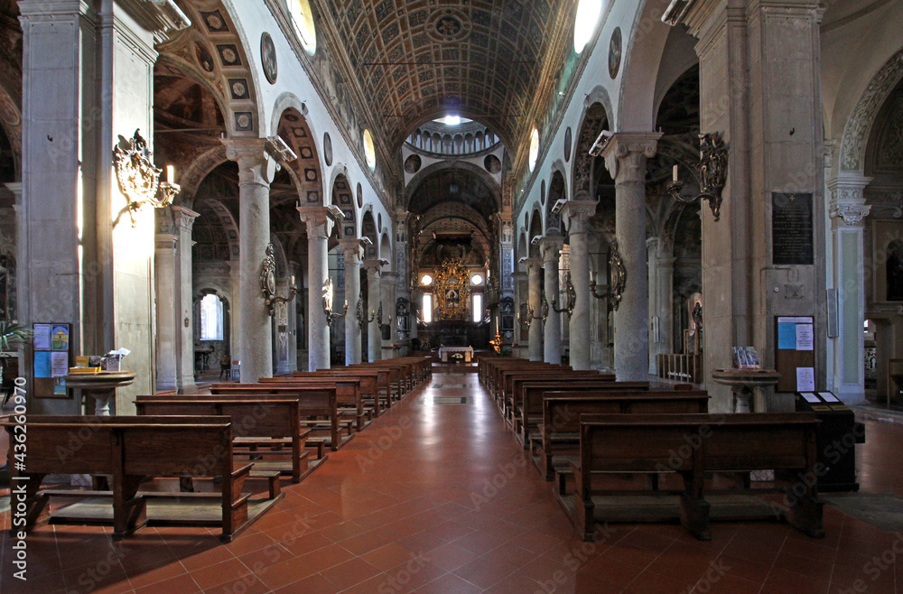 chiesa di San Sisto a Piacenza; la navata centrale