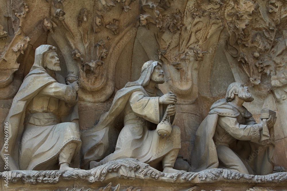 Obraz premium Carved statues on the exterior façade of Sagrada Familia cathedral in Barcelona in Spain