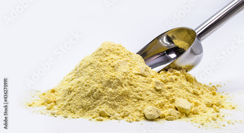 Sulfur or sulfur is a chemical element used for sulfuric acid for batteries, gunpowder making and rubber vulcanization. photo