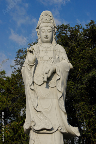 Statue of Kwan Yin (Guan Yin), Goddess of Mercy, Puh Toh Tze (Poh Toh Tse, Pu Tuo Si) Buddhist temple, Kota Kinabalu, Sabah (Borneo), Malaysia © Michele Burgess