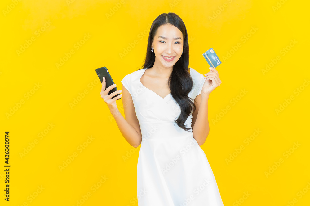 Portrait beautiful young asian woman smile with credit card - obrazy, fototapety, plakaty 