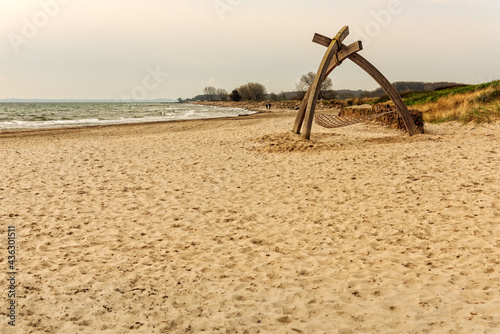 Fototapeta Naklejka Na Ścianę i Meble -  Strand mit einer Liege in Damp an der Ostsee
