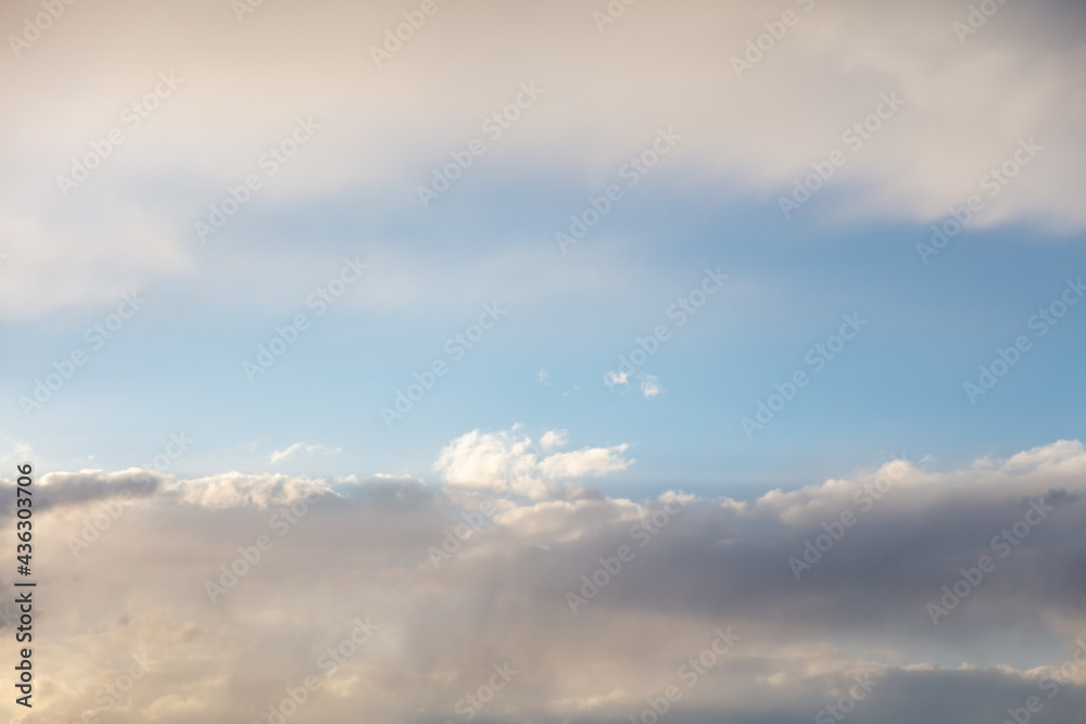 Obraz premium Clouds in the sky at sunset