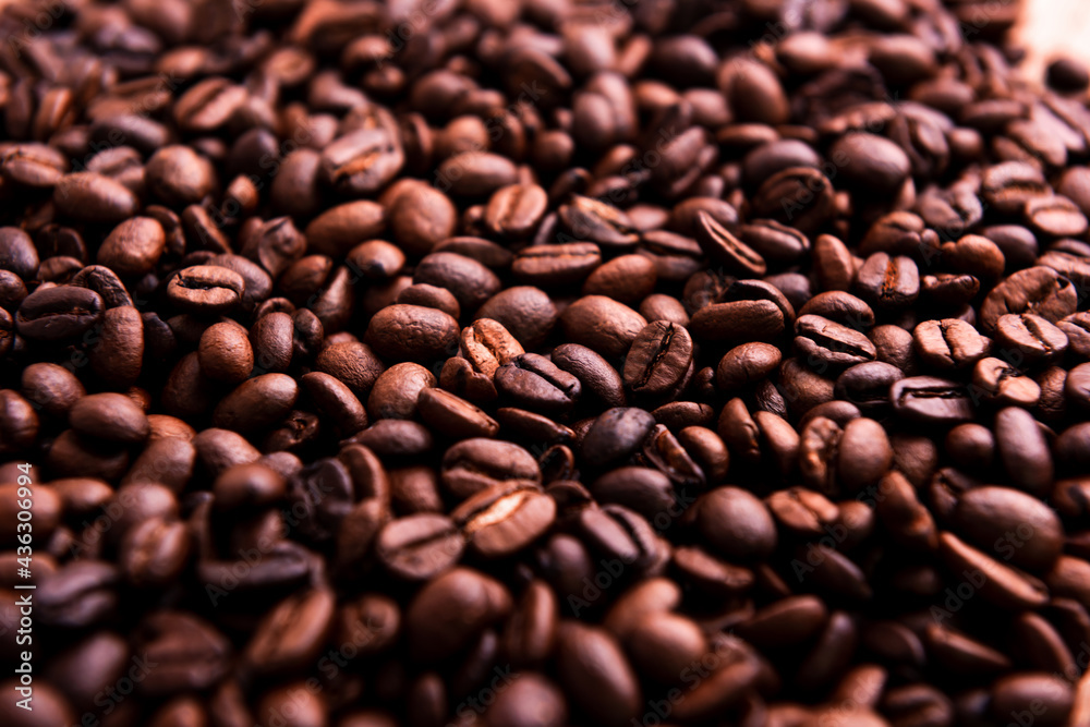 Obraz premium Closeup on coffee bean. Fresh roasted coffee beans