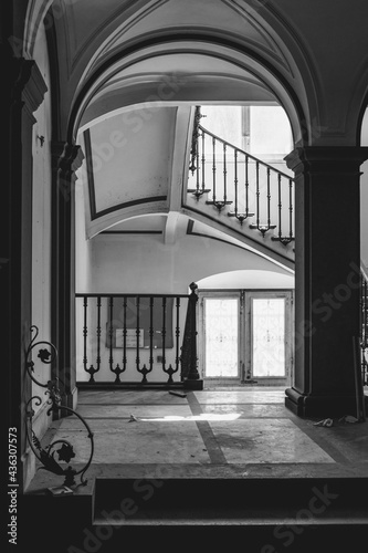 interiors of the wenner family villa in Salerno photo