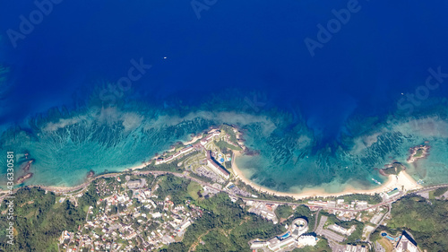 青い海、沖縄県名護市の海浜リゾートを空撮 photo