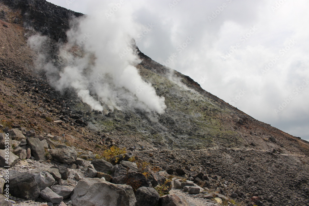 那須の茶臼岳、朝日岳、三本槍岳の縦走登山