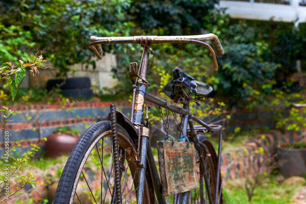 An overall partial close-up of an old rusty bicycle